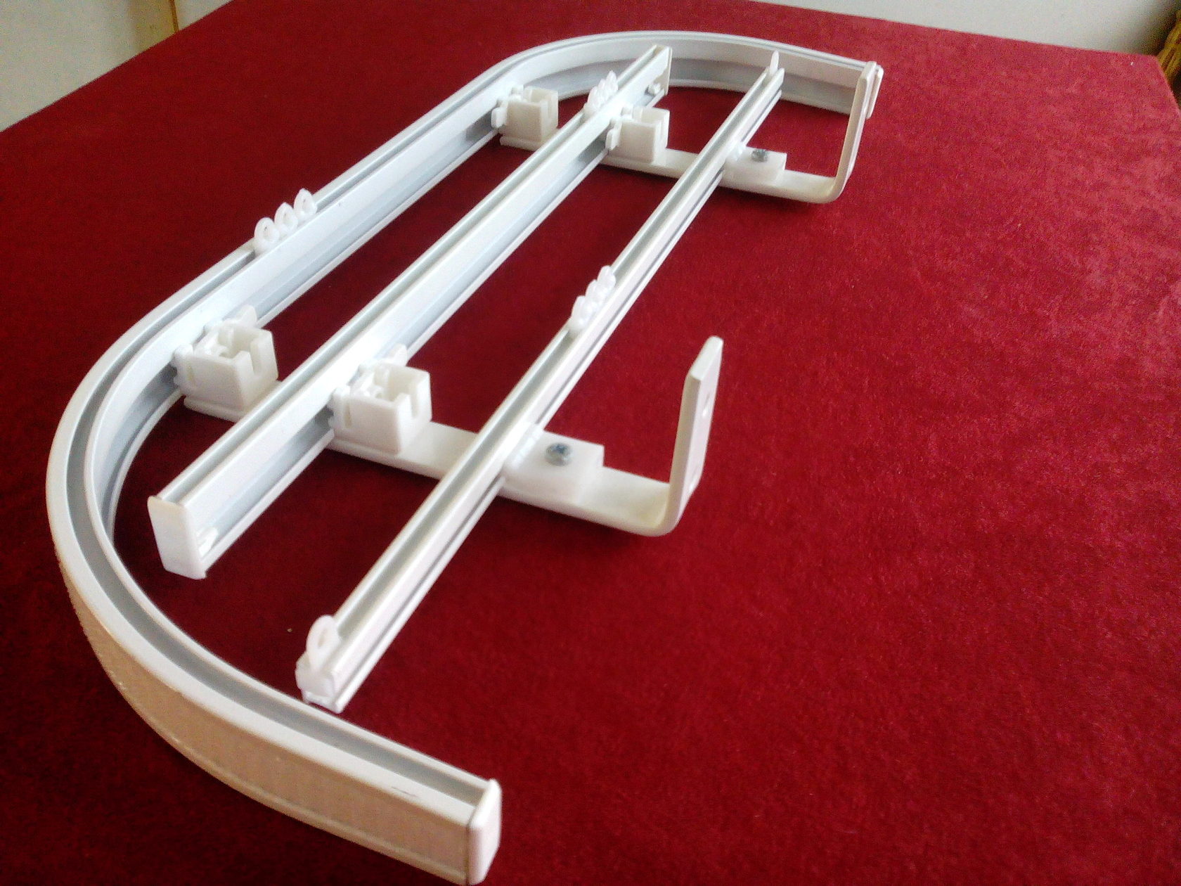 криволинейный карниз алюминиевый