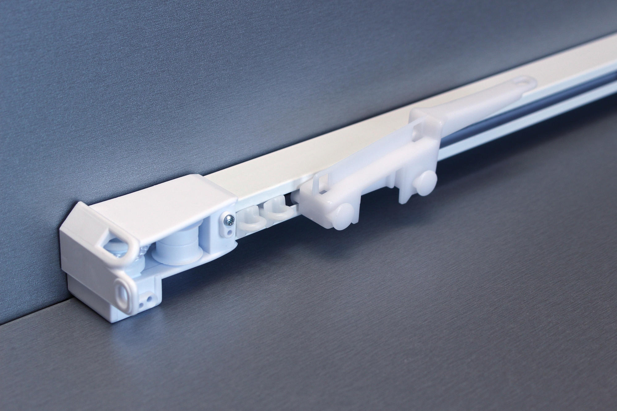 поверхность для крепления карниза