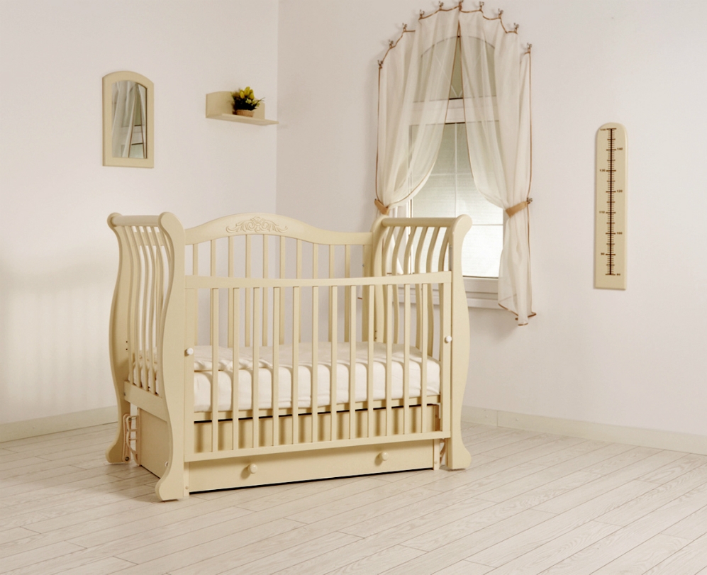 детская кровать с маятником