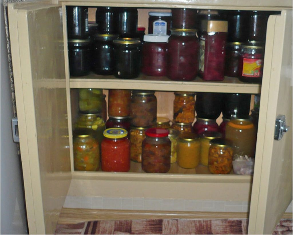 хранить под окном