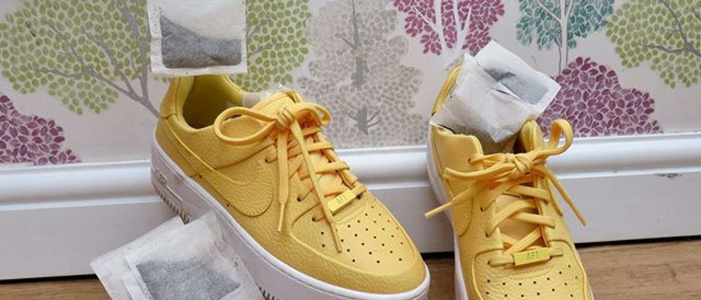 убрать запах в кроссовках пакетиками чая