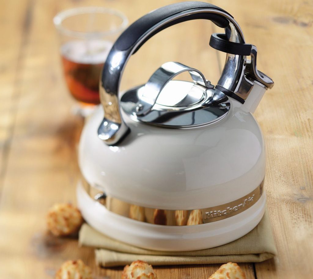 металлических чайниках