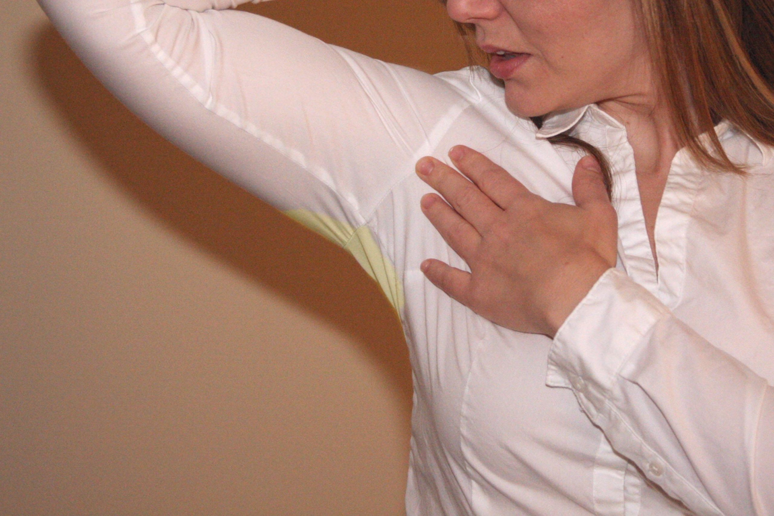 желтые пятна от дезодоранта