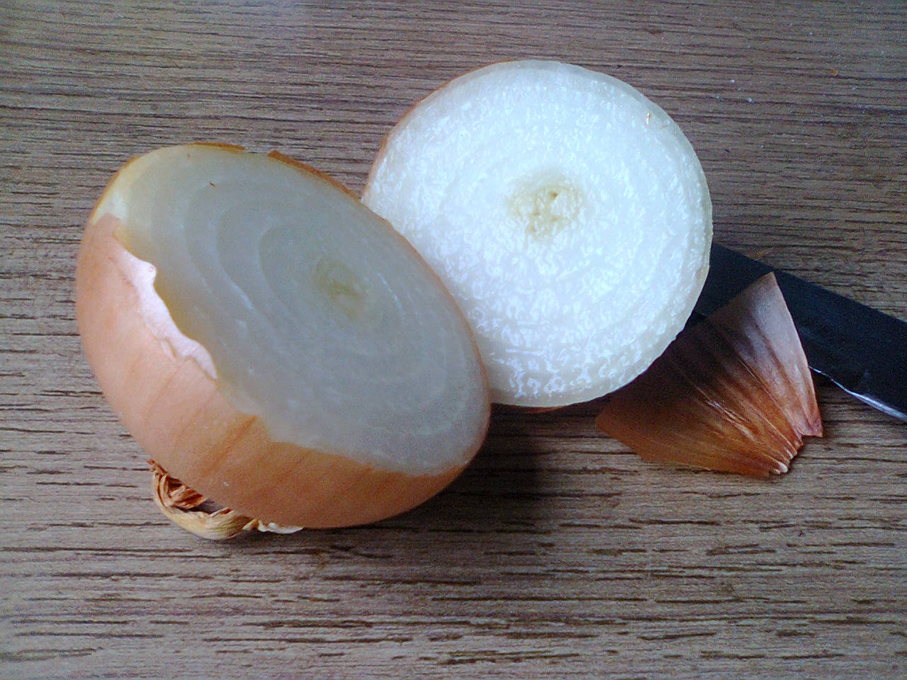 очистка дивана с помощью лука