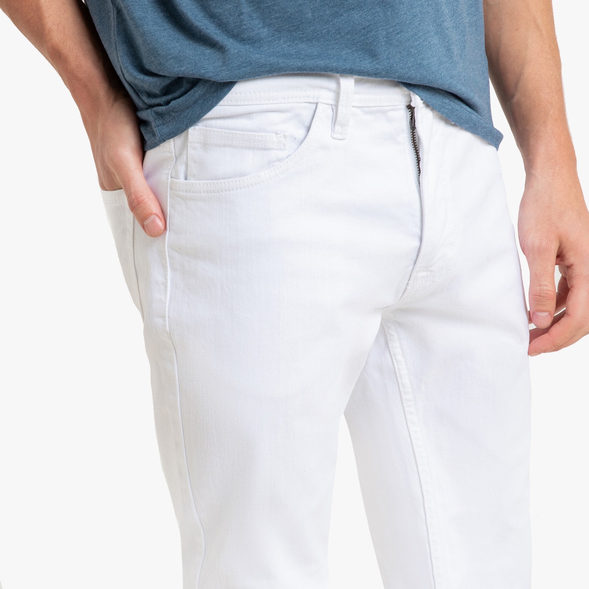 белые джинсы