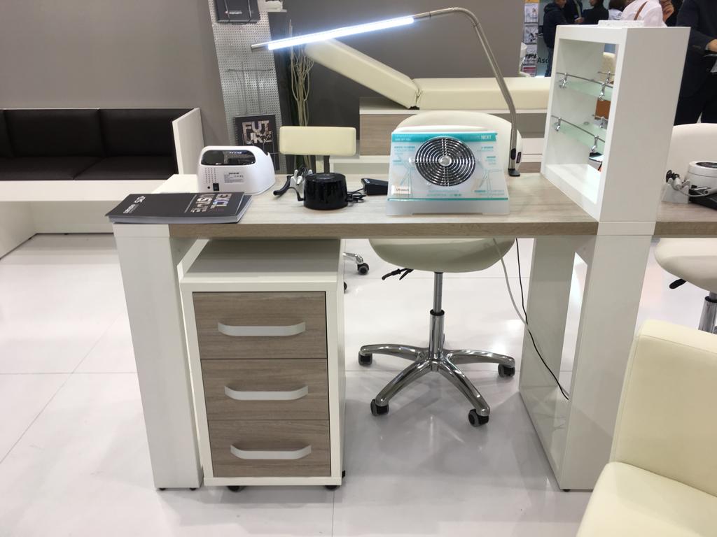 маникюрный стол фото идеи