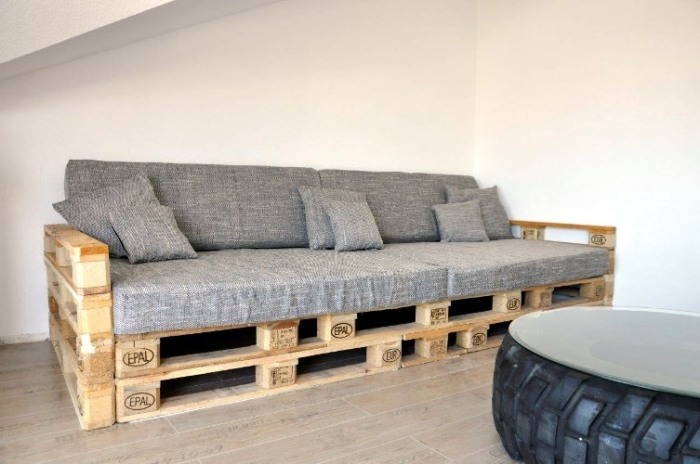 из деревянных паллетов