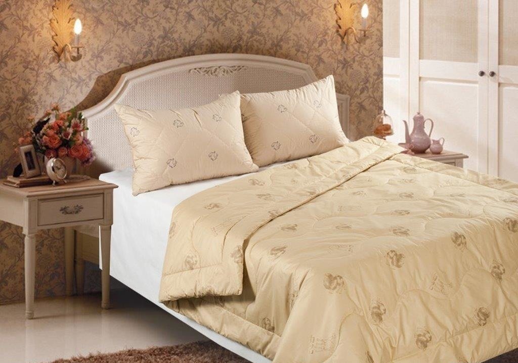 верблюжье одеяло в спальне