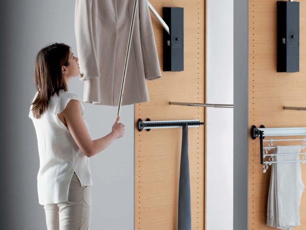 пантограф для шкафа купе механический