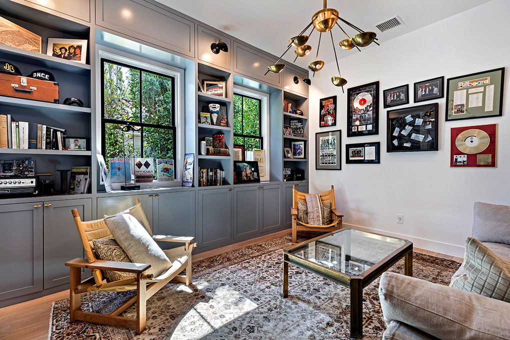 шкаф вокруг окна фото идеи