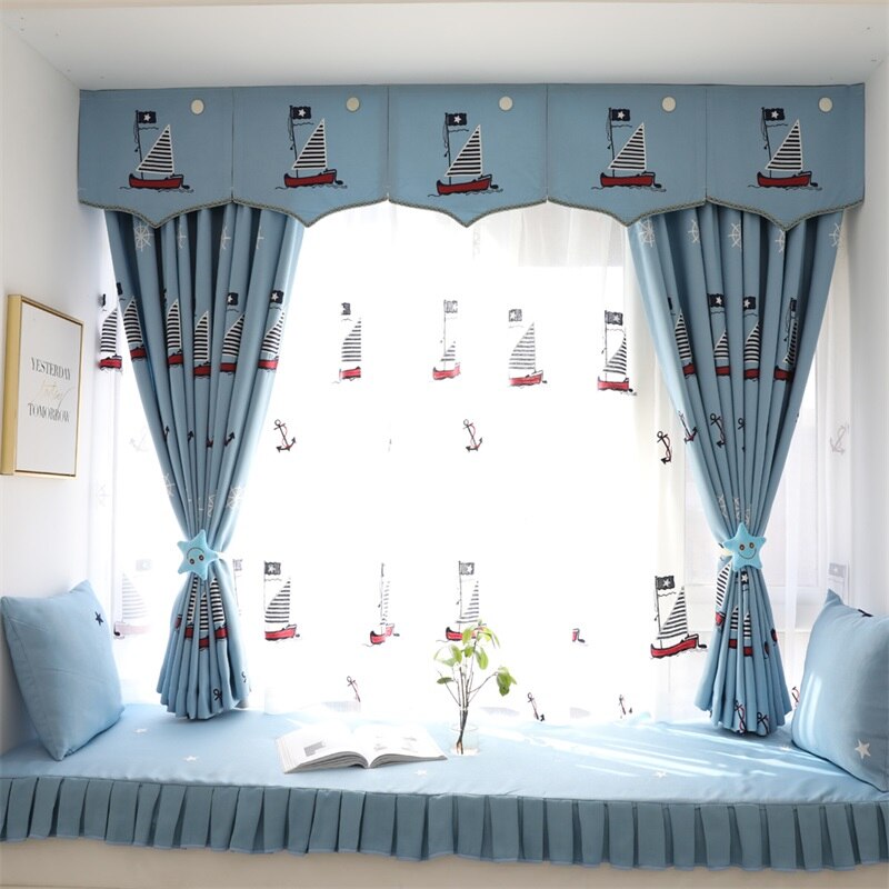 укороченные шторы в комнату для мальчика