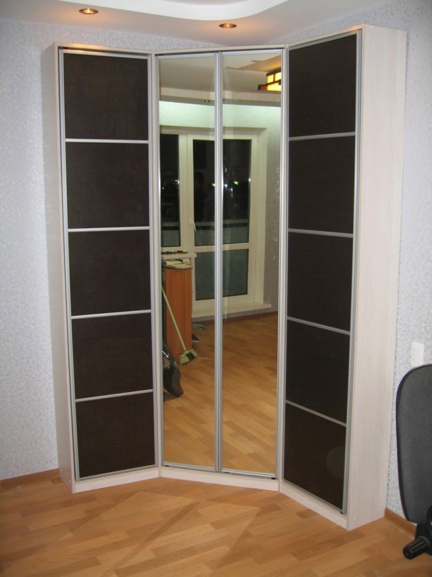 Угловой шкаф размещается