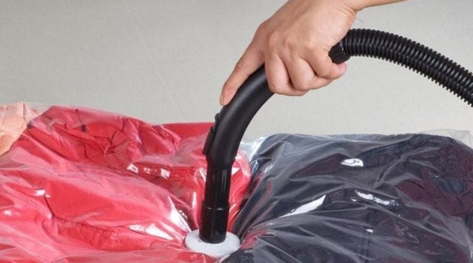 вакуумный пакет и пылесос