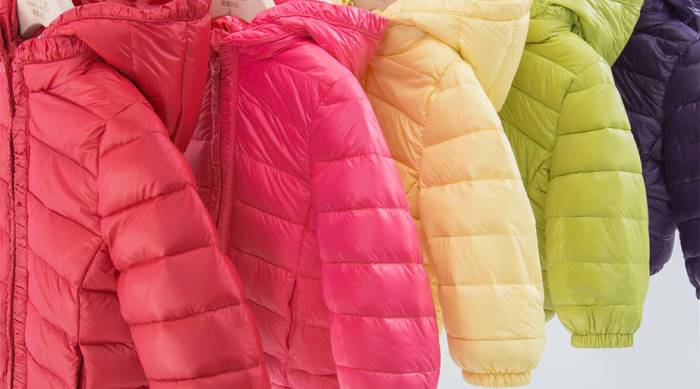 яркие пуховики
