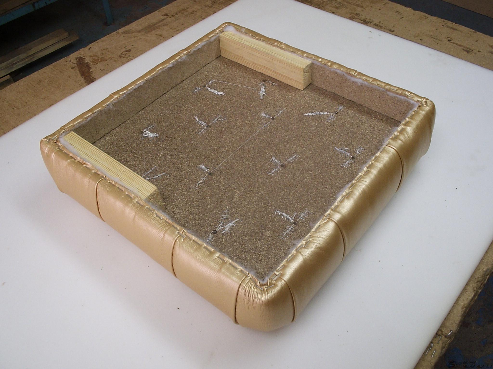 процесс сборки банкетки