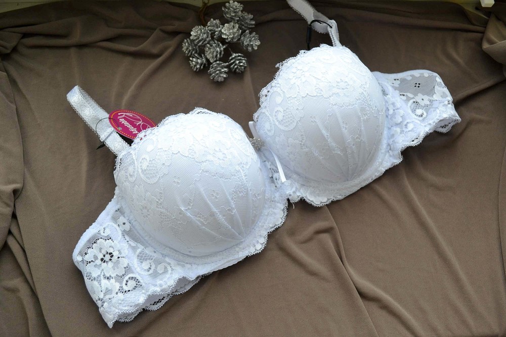 белый бюстгальтер фото