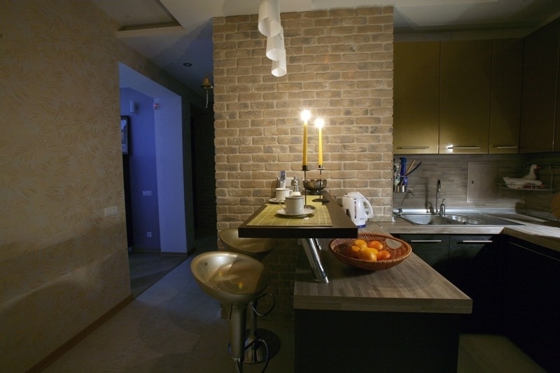 дизайн стены возле стола на кухне кирпич