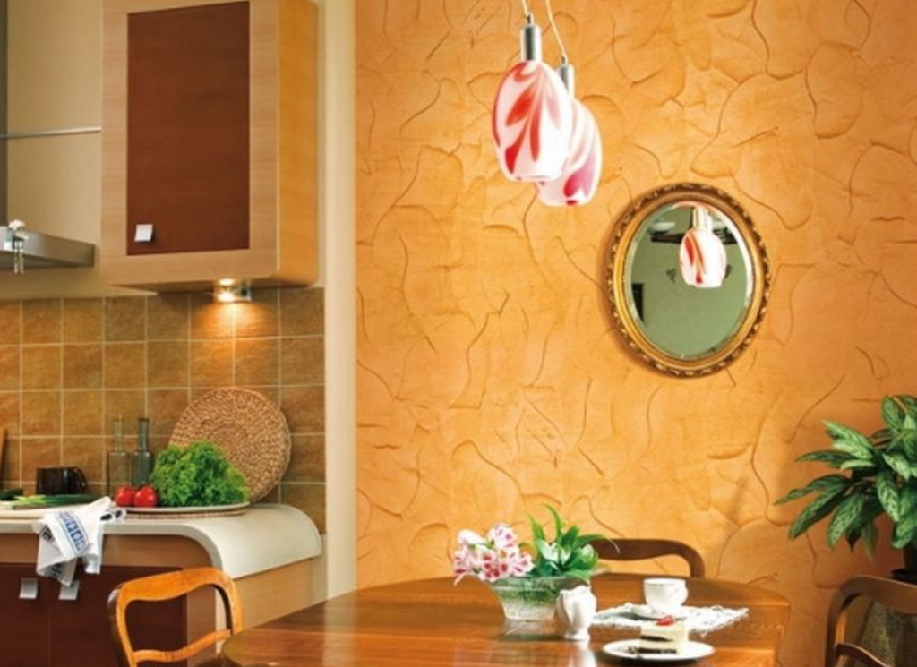 дизайн стены возле стола на кухне штукатурка