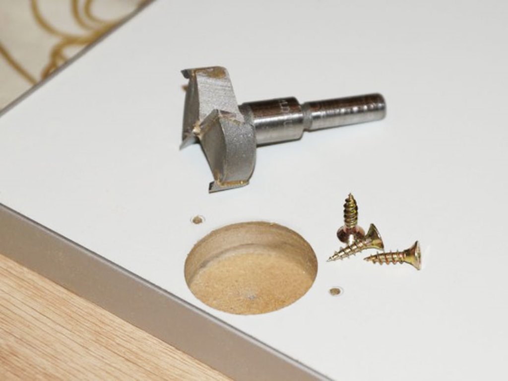 отверстие под мебельную петлю