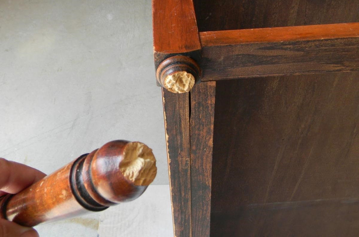 сломалась ножку у стула