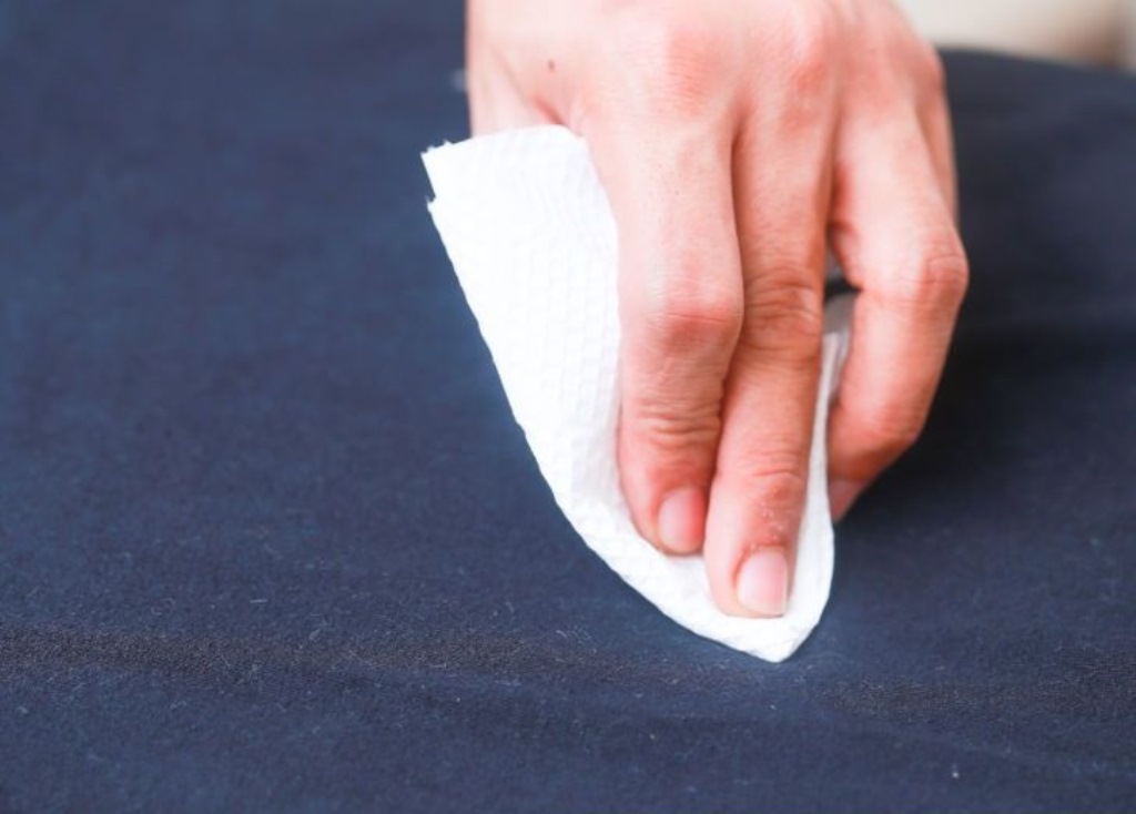 как убрать наклейку с одежды