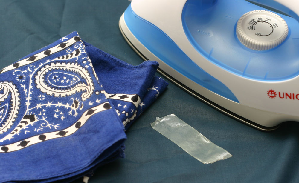 удаление наклейки утюгом