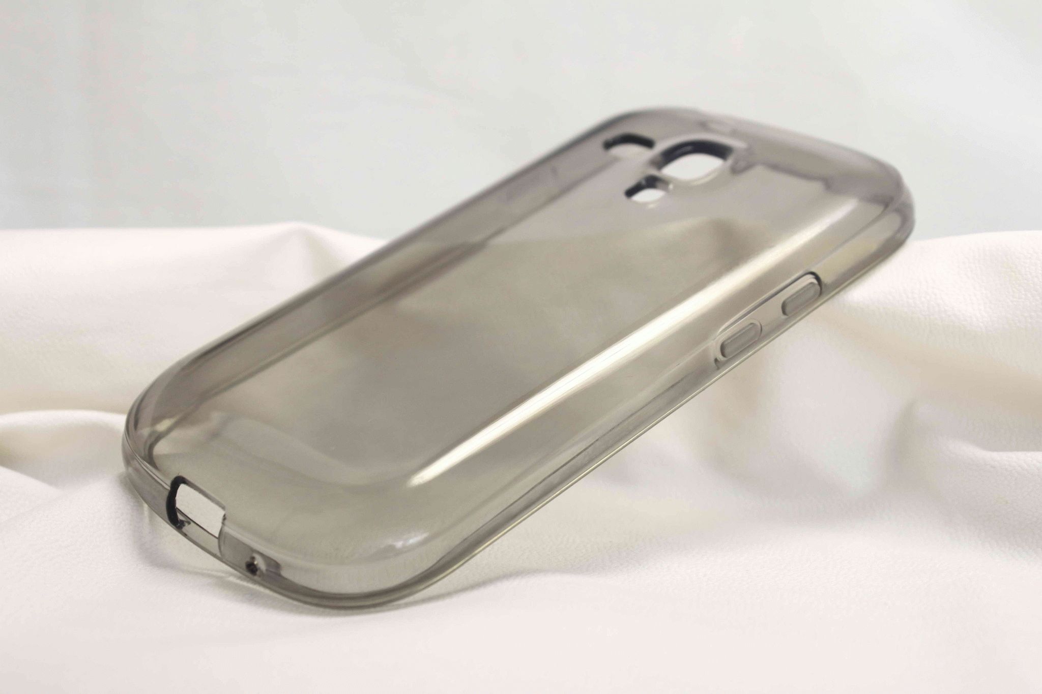 Силикон легко впитывает