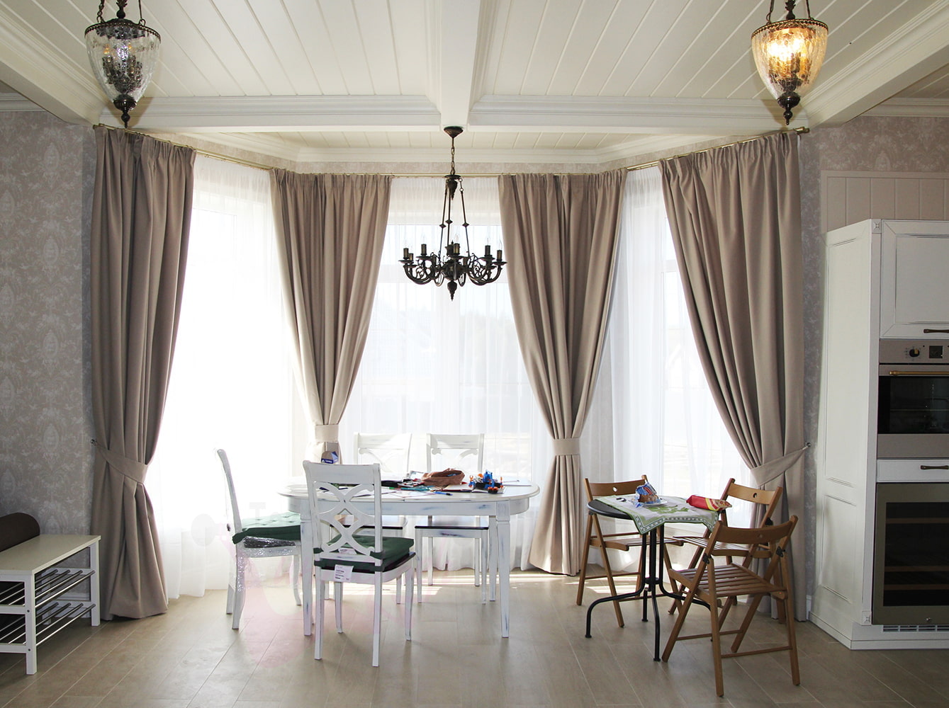 карниз для эркера декор