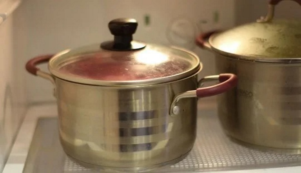 кастрюли в холодильнике