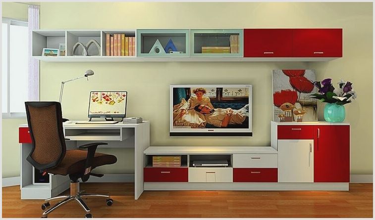 компьютерный стол у окна