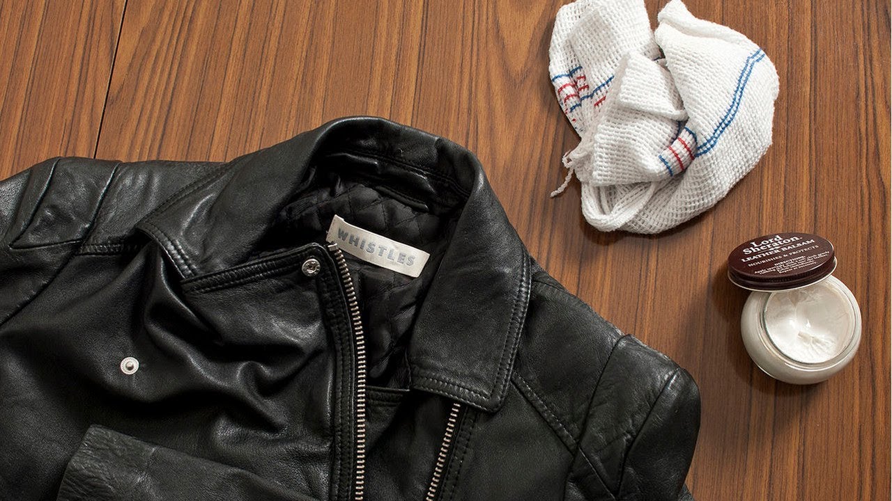 разглаживать одежду