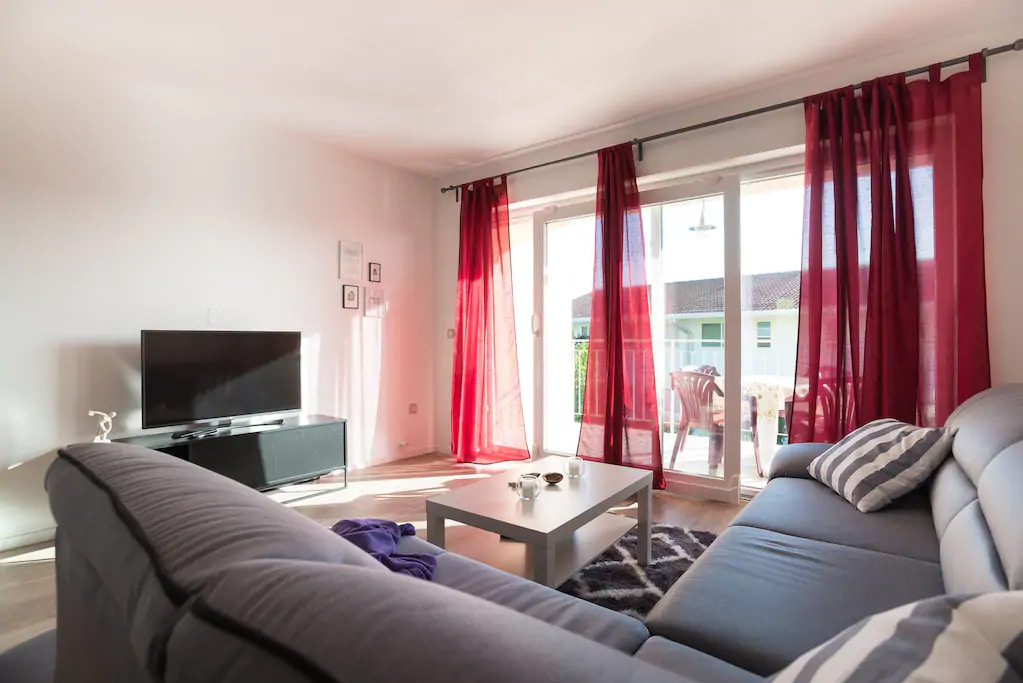 красные шторы фото идеи