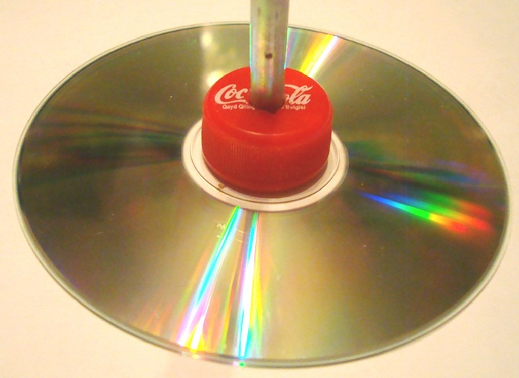 подставка для куклы из диска