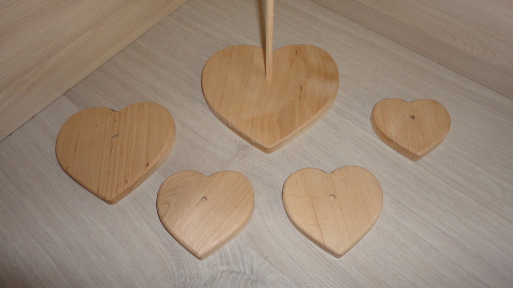 подставка для куклы сердце