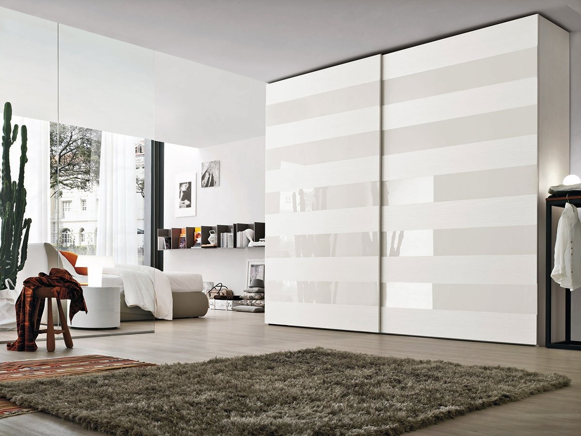 раздвижные двери в помещении