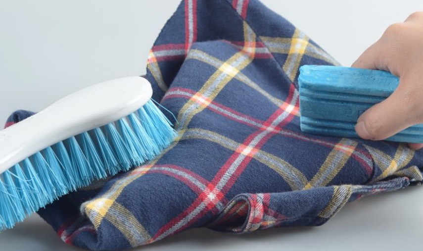 удаление масляных пятен с одежды