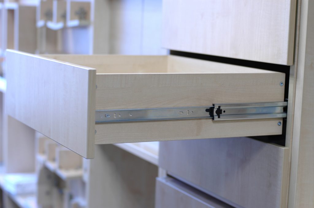 шариковые направляющие в ящиках