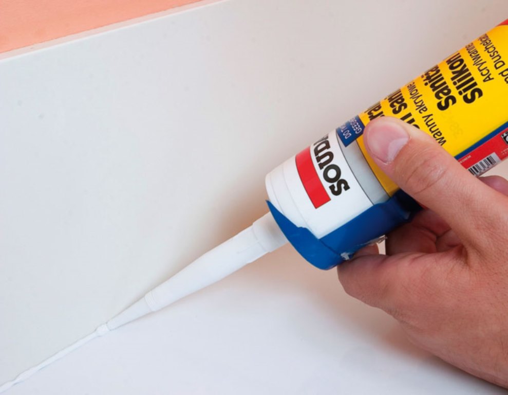 силиконовый герметик на пластмассе