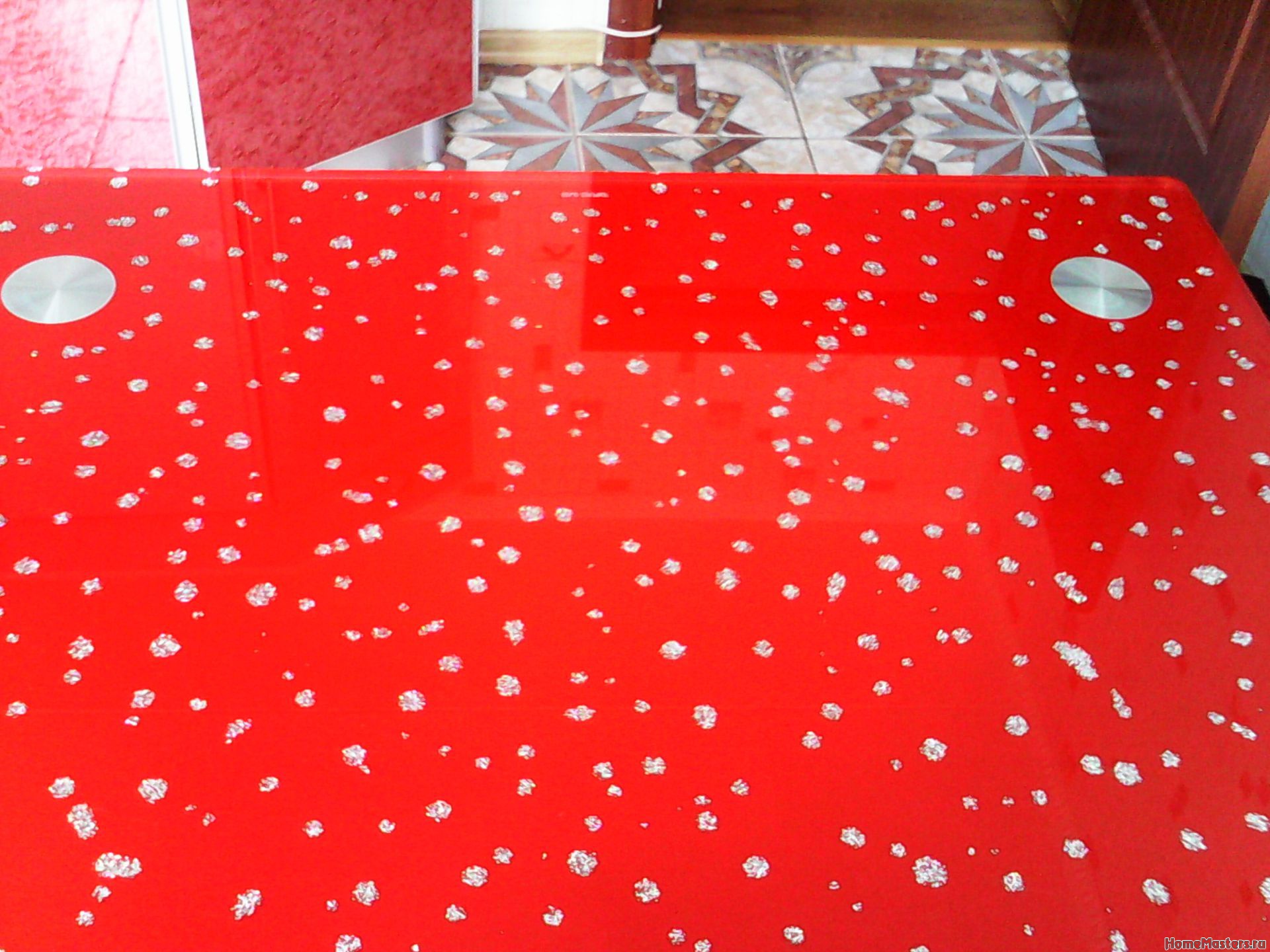 Стеклянный стол