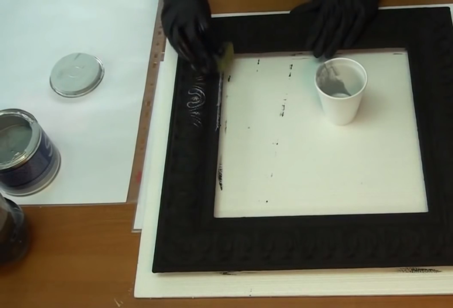 краску для плинтуса